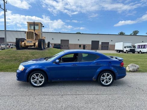 Used 2012 Dodge Avenger SXT w/ Rallye Appearance Group FWD image 2