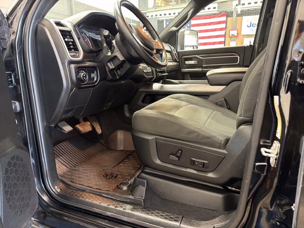 Used 2023 RAM 2500 Big Horn w/ Night Edition AWD/4WD image 4