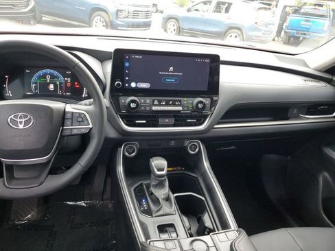 Used 2024 Toyota Grand Highlander FWD image 12