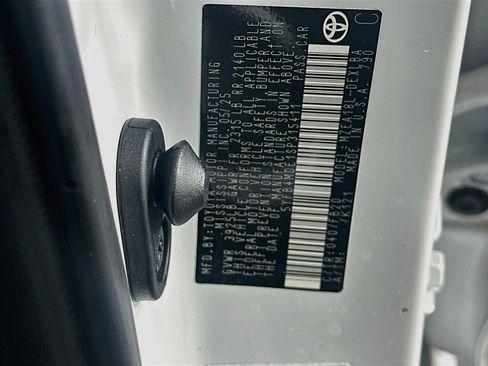 Used 2025 Toyota Corolla LE FWD image 12