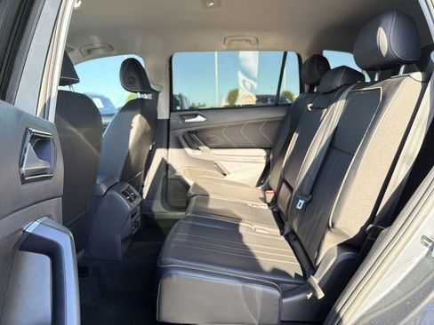 Used 2023 Volkswagen Tiguan SE FWD image 13