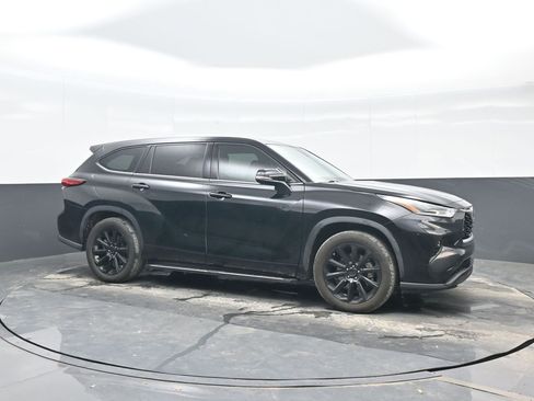 Used 2021 Toyota Highlander LE image 8