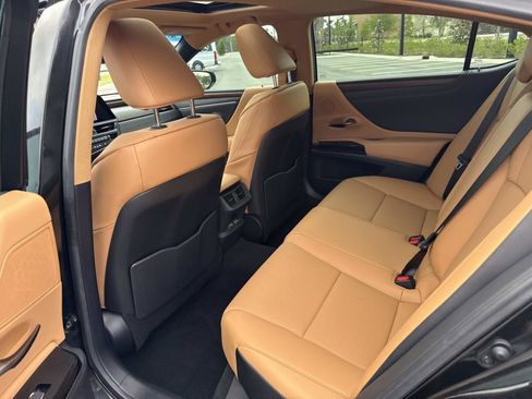 Used 2025 Lexus ES 350 w/ Premium Package FWD image 13