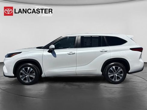 Used 2023 Toyota Highlander XLE FWD image 4