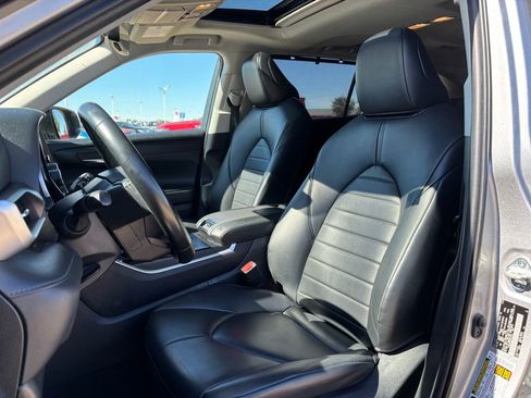 Used 2023 Toyota Highlander XLE image 13