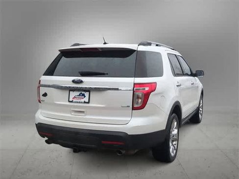 Used 2014 Ford Explorer XLT w/ Equipment Group 202A image 8