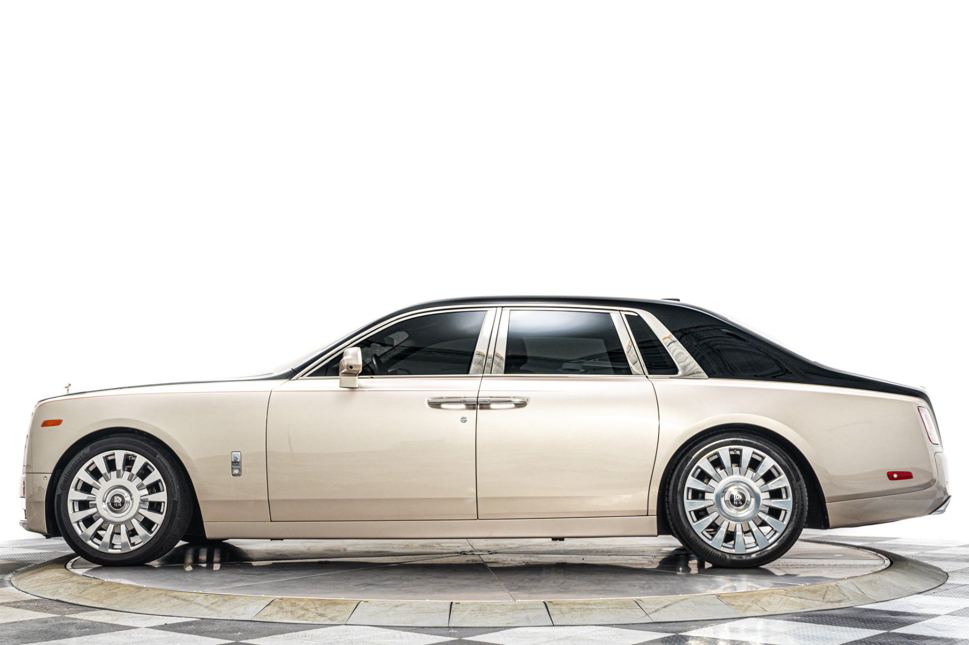 Used 2019 Rolls-Royce Phantom Sedan RWD image 6