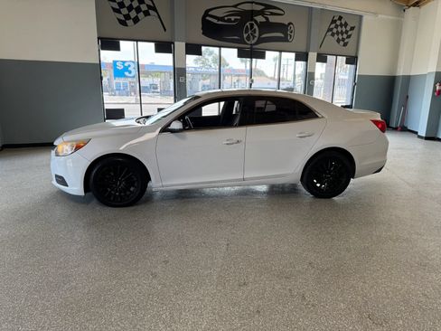 Used 2016 Chevrolet Malibu LT FWD image 4