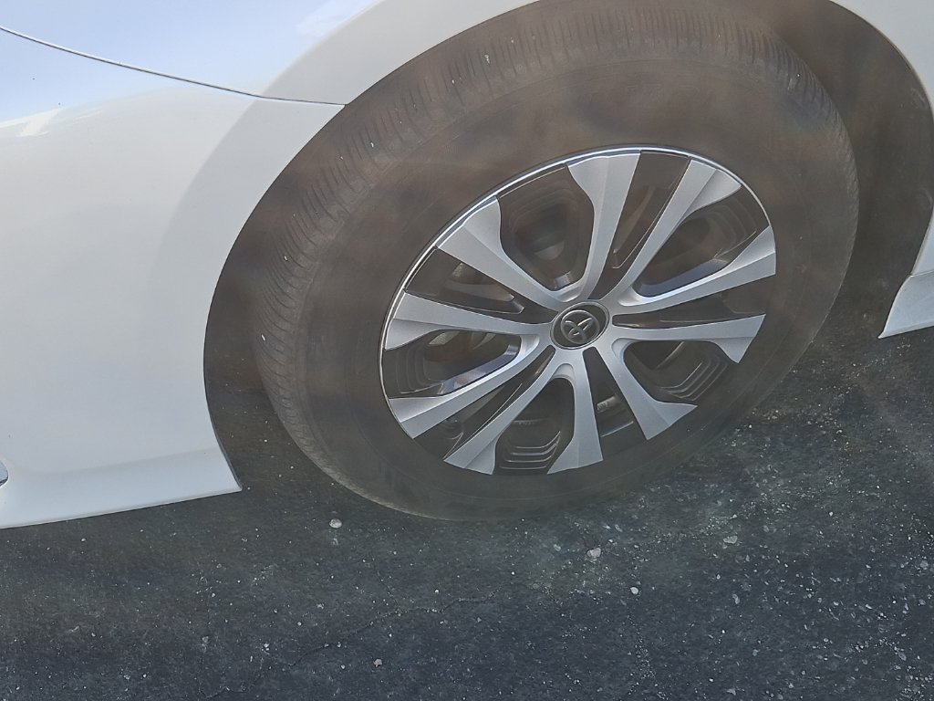 Used 2022 Toyota Prius Prime XLE FWD image 4