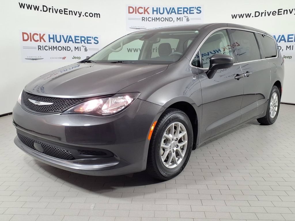 Used 2023 Chrysler Voyager LX FWD image 1
