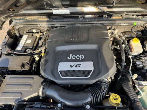 Used 2018 Jeep Wrangler Unlimited Sport S image 28