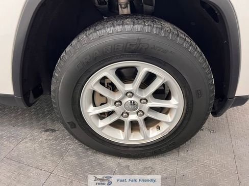 Used 2018 Jeep Grand Cherokee Laredo image 15