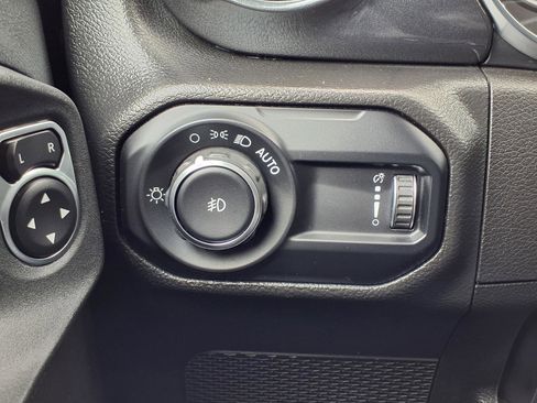 Used 2023 Jeep Wrangler Unlimited Sport AWD/4WD image 11