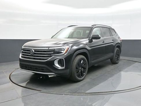 New 2026 Volkswagen Atlas SE image 3