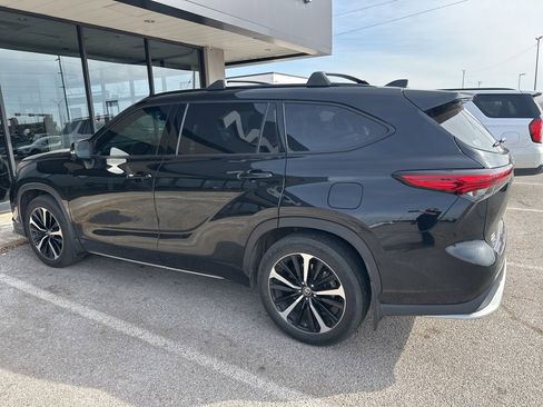 Used 2021 Toyota Highlander XSE image 4