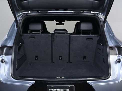 Certified 2025 Porsche Cayenne GTS AWD/4WD image 25