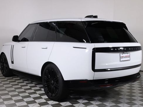 Used 2025 Land Rover Range Rover SE AWD/4WD image 4