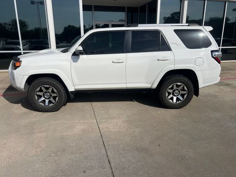 Used 2018 Toyota 4Runner TRD Off-Road Premium AWD/4WD image 5