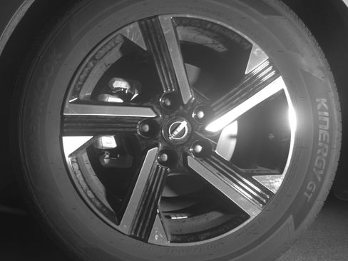 Used 2025 Nissan Sentra SV FWD image 12