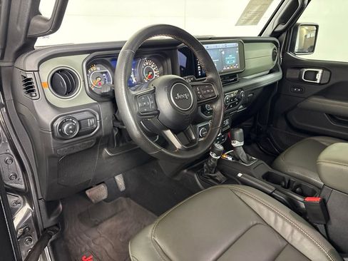 Used 2024 Jeep Gladiator Mojave w/ Convenience Group AWD/4WD image 21