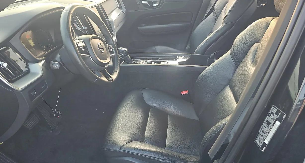Used 2018 Volvo XC60 T6 Momentum w/ Convenience Package AWD/4WD image 5