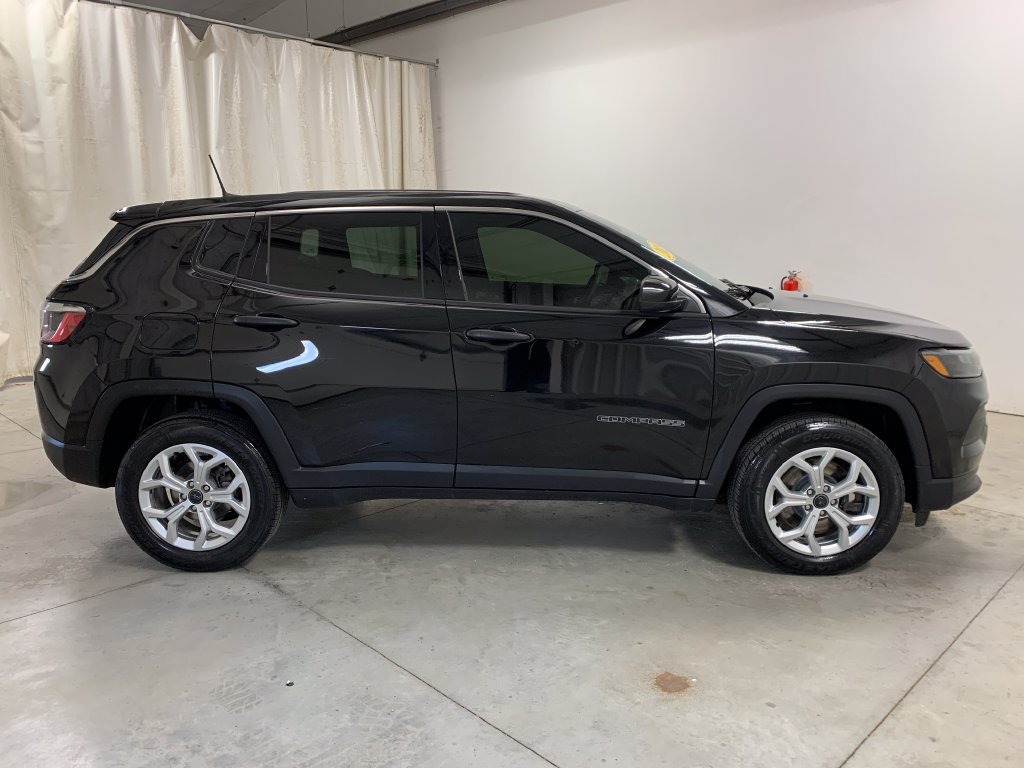 Used 2025 Jeep Compass Sport AWD/4WD image 25