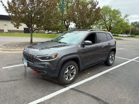 Used 2019 Jeep Cherokee Trailhawk w/ Cold Weather Group AWD/4WD image 10