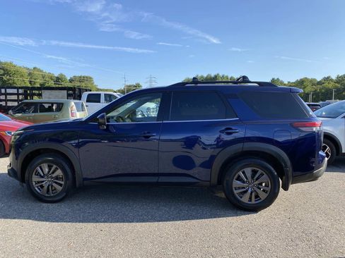 Used 2022 Nissan Pathfinder SV image 6