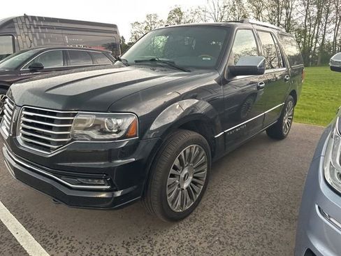 Used 2015 Lincoln Navigator 4WD image 1