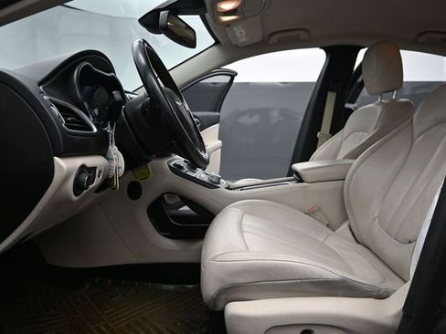 Used 2017 Chrysler 200 Limited Platinum image 17