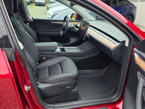 Used 2024 Tesla Model Y Long Range image 12