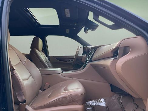 Used 2017 Cadillac Escalade ESV Platinum image 38