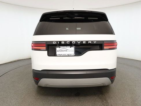 Used 2024 Land Rover Discovery S image 5