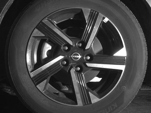 Used 2025 Nissan Sentra SV FWD image 12