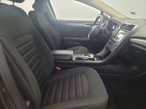 Used 2018 Ford Fusion SE w/ Fusion SE Technology Package FWD image 21