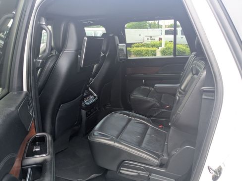 Used 2018 Lincoln Navigator L Reserve w/ Technology Package AWD/4WD image 31