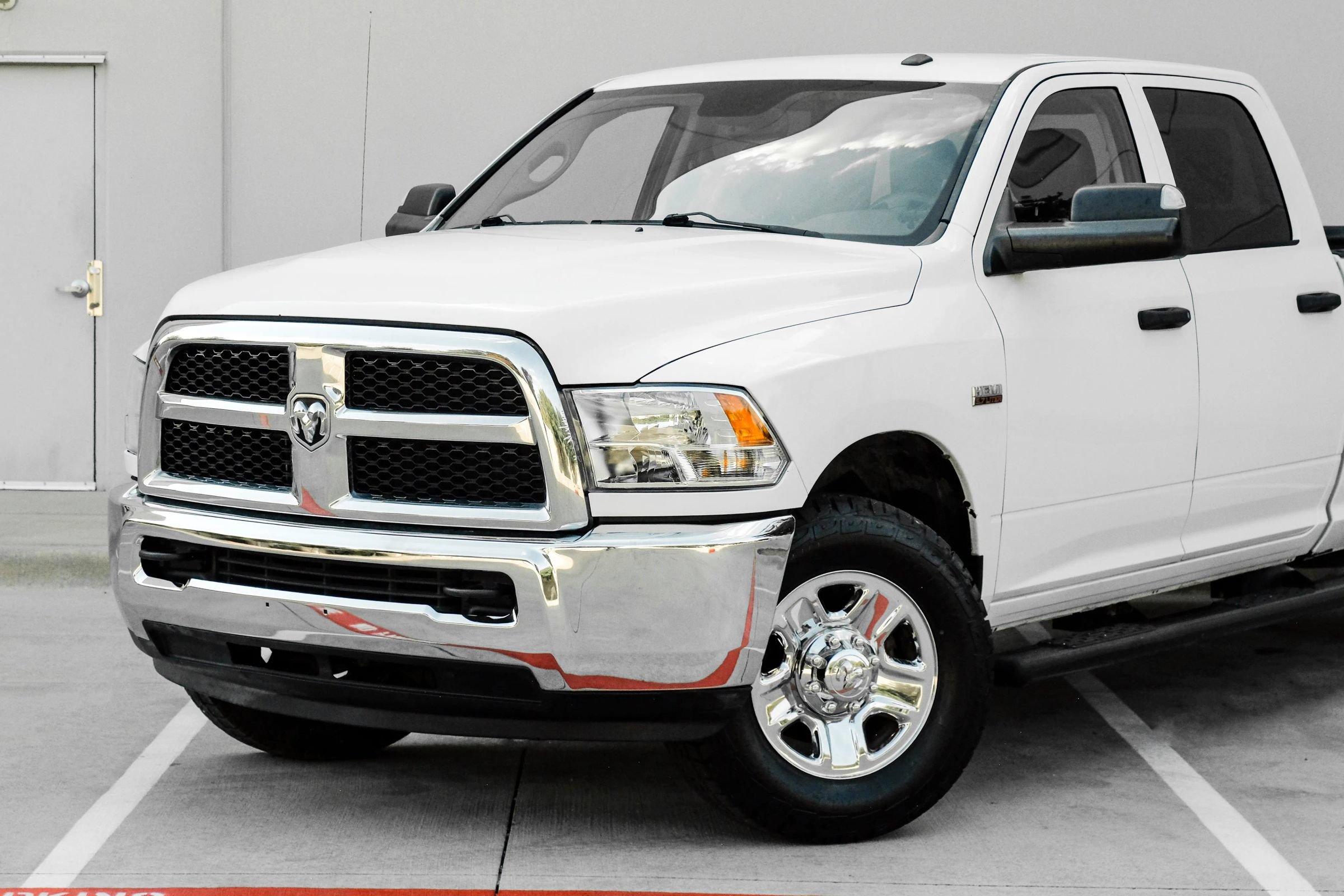 Used 2016 RAM 2500 Tradesman w/ Chrome Appearance Group RWD image 14