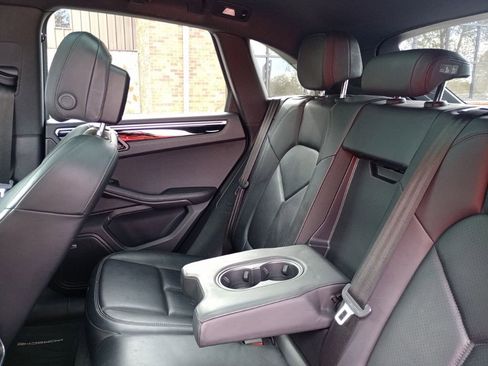 Used 2021 Porsche Macan image 18