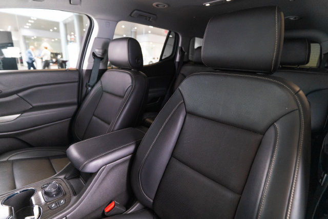 Used 2023 GMC Acadia SLT AWD/4WD image 5