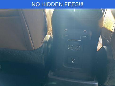 Used 2020 Jeep Wrangler Unlimited Sahara image 16