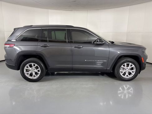 Used 2022 Jeep Grand Cherokee Limited w/ Trailer Tow Prep Group (B) image 9