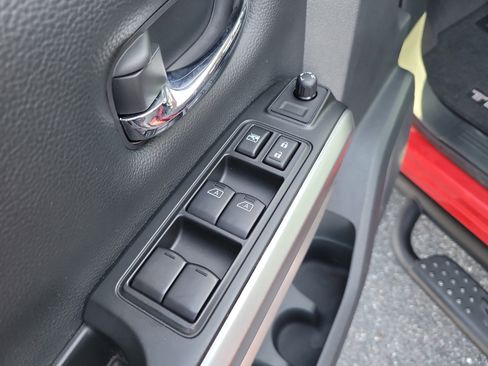Used 2023 Nissan Titan SV w/ SV Convenience Package RWD image 17