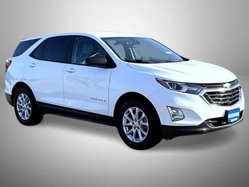 Used 2021 Chevrolet Equinox LS w/ LS Convenience Package FWD image 3
