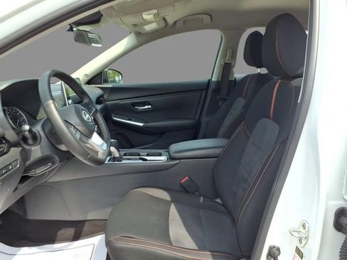 Certified 2025 Nissan Sentra SR FWD image 21