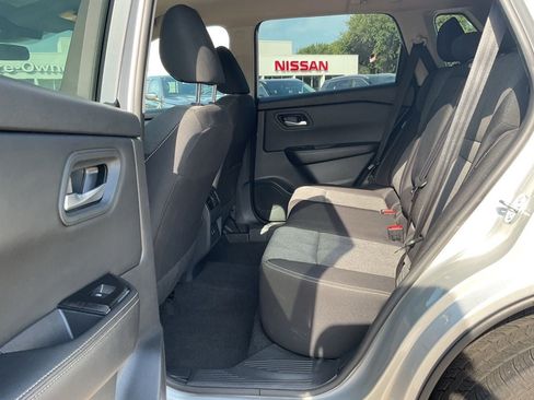 Used 2025 Nissan Rogue SV AWD/4WD image 11
