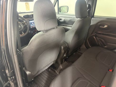 Used 2022 Jeep Renegade Latitude AWD/4WD image 12