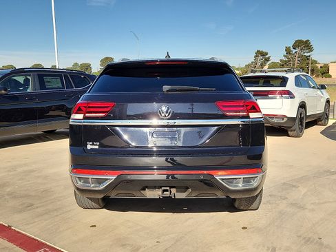 Used 2021 Volkswagen Atlas Cross Sport SE w/ Panoramic Sunroof Package FWD image 6