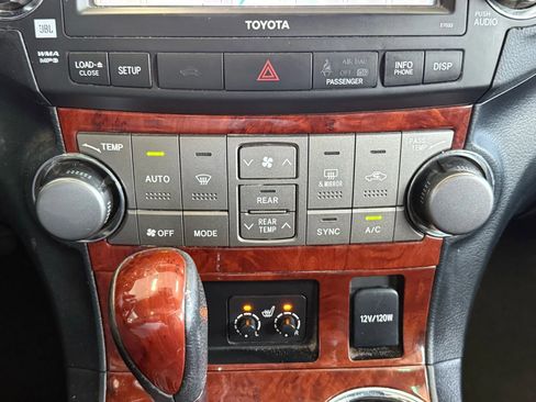 Used 2012 Toyota Highlander Limited w/ Tow Pkg image 16