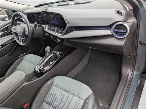 Used 2025 Chevrolet Trax LT w/ LT Convenience Package image 27