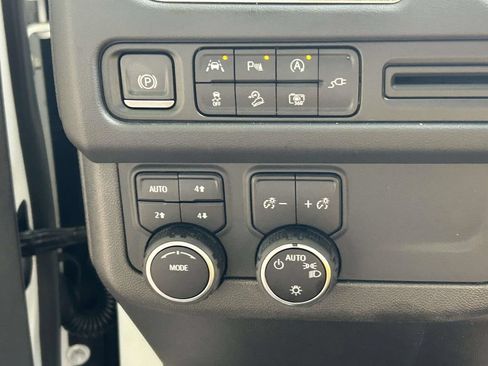 Used 2022 Chevrolet Tahoe Z71 w/ Luxury Package AWD/4WD image 19